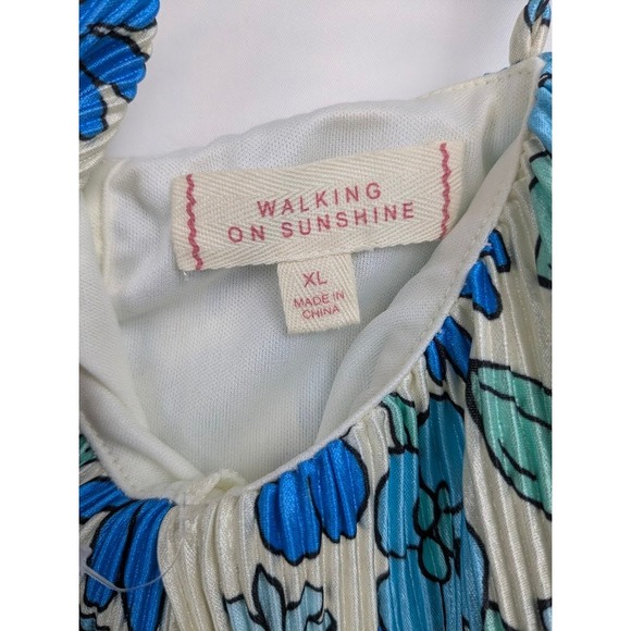 Walking On Sunshine Tank Top Girls XL Blue Floral Pleated Open Back KTP718550-N - Picture 4 of 8